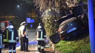 Accident cumplit: O t&acirc;nără de 25 de ani a murit după ce a intrat cu mașina &icirc;ntr-un zid