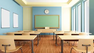 O fetita de cinci ani din Slatina a cazut in gol de la fereastra gradinitei. Copilul era blocat in baie