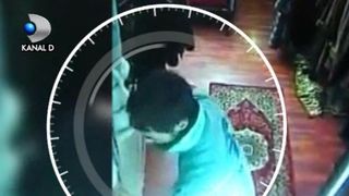 VIDEO | Jaf &icirc;n 3 secunde, la doi pași de sediul Poliției Capitalei. Totul a fost filmat