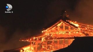 VIDEO | Castel din patrimoniul UNESCO, mistuit de flăcări