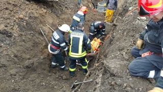 Două persoane au fost surprinse sub un mal de păm&acirc;nt, &icirc;n Braşov