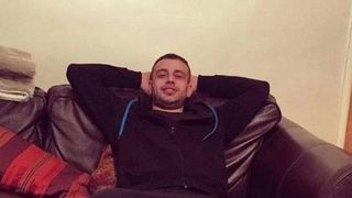 Gestul șocant făcut de Michael &icirc;n public. Mima dezbrăcat un act sexual cu păm&acirc;ntul și frunzele