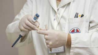 27.000 de locuri de muncă disponibile pentru rom&acirc;ni. Multe posturi nu cer studii superioare