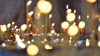 Sărbătoare mare pentru credincioși la &icirc;nceput de noiembrie: &bdquo;Moșii de toamnă". Vezi care este rugăciunea pe care trebuie să o spui pentru sufletele celor morți