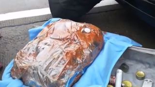 Povestea nebănuită a unui traficant bucureștean. Bărbatul se dătea mort ca să &icirc;și trimită droguri prin curier din Spania