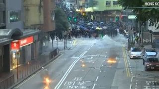VIDEO | Situaţie de criză in Hong Kong! Protestele de stradă din ultimele zile au degenerat