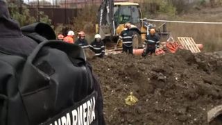 Botoşani: Un tânăr de 18 ani a murit după ce a fost prins sub un mal de pământ