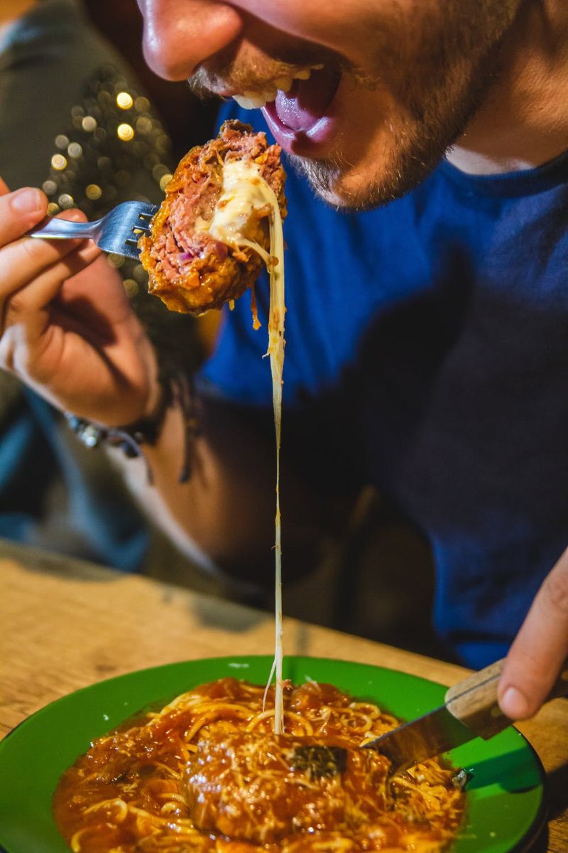 Bărbatul bătăuș s-a întors la soție pe motiv că îi este foame