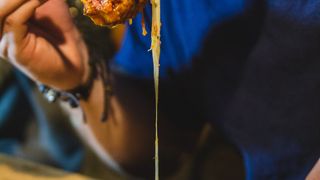 Bărbatul bătăuș s-a &icirc;ntors la soție pe motiv că &icirc;i este foame