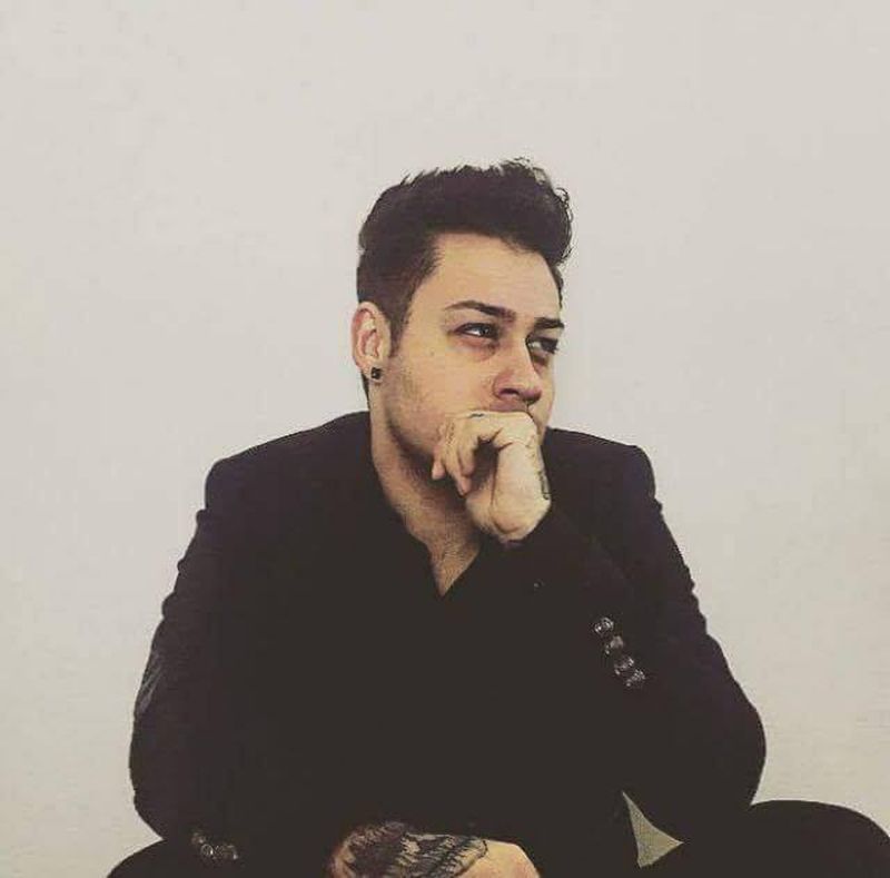 El este tânărul de 25 de ani care „I-a băut sângele şi i-a înfipt cioburi în palme” elevei din Giurgiu