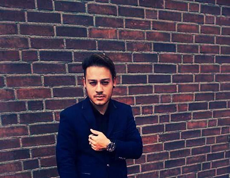 El este tânărul de 25 de ani care „I-a băut sângele şi i-a înfipt cioburi în palme” elevei din Giurgiu