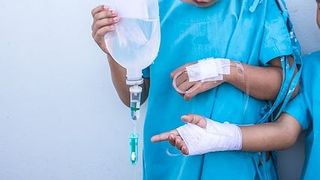 Poliţia a deschis dosar penal după apariţia mai multor cazuri de hepatită A la o şcoală din municipiu