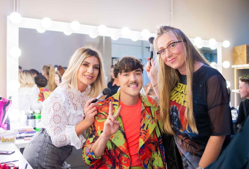 Imagini în exclusivitate din culisele show-ului „Îmi place dansul”! Cum se pregătesc cei șase finaliști pentru marea finală de mâine seară?