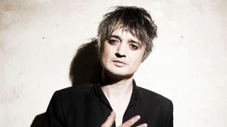 Muzicianul britanic Pete Doherty, arestat în Paris pentru că ar fi cumpărat cocaină