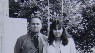 Carmen Iohannis, intr-o fotografie din tinerete, alaturi de tatal ei, Ioan Lazurca