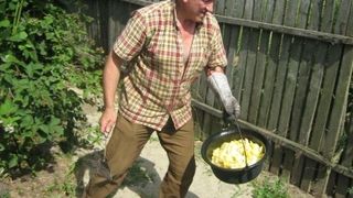 Crescut la tara, Mircea Diaconu e invatat cu munca