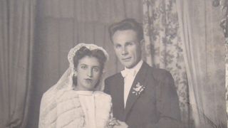 Ioan si Georgeta Lazurca, parintii lui Carmen Iohannis, la nunta lor