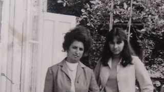 Carmen Iohannis in tinerete, alaturi de mama Georgeta