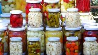 Murături. Ingredientul secret care le menține tari și crocante. Nu se vor mai înmuia niciodată!