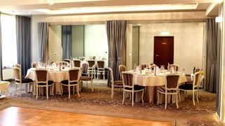 FOTO | Aici au facut nunta Klaus si Carmen Iohannis acum 25 de ani! Vezi cum arata restaurantul in care presedintele ales al Romaniei a dat petrecerea cea mare!