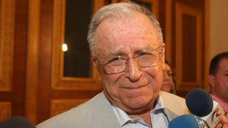 Ion Iliescu a cerut urnă mobilă ca să poată vota la alegerile prezidenţiale