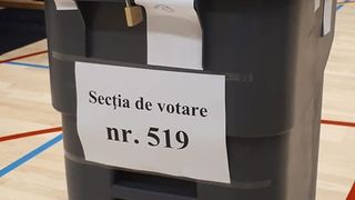 Românii din Olanda votează în pubele de gunoi! Ambasada: ”Acestea sunt urnele puse la dispoziție de primăriile olandeze”