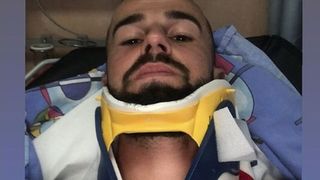 Jucător rom&acirc;n de fotbal, de urgență la spital: "Am căzut &icirc;n cap, după aceea mi s-a dus g&acirc;tul &icirc;n lateral"