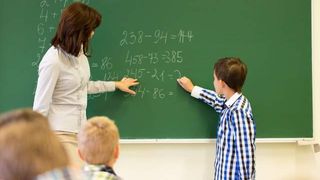 Petiție pentru pensionarea la 57 de ani. Zeci de mii de rom&acirc;ni vor să se retragă din muncă mai devreme