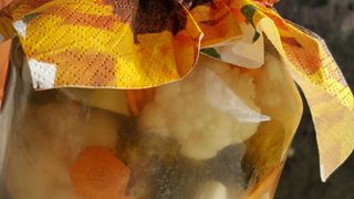 Rețetă colorată de murături. Combinație nemaipomenită: Conopidă cu broccoli și morcovi &icirc;n oțet