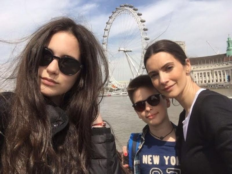 O prezentatoare de știri a trecut prin clipe de coșmar: „Fiul meu si-a bagat cutitul in mana”