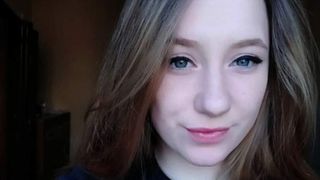 O elevă a murit după ce s-a dus la culcare fără să le spună părinților că a fost &icirc;njunghiată