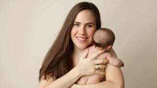 Sute de mame din București nu au primit indemnizația pentru concediul postnatal