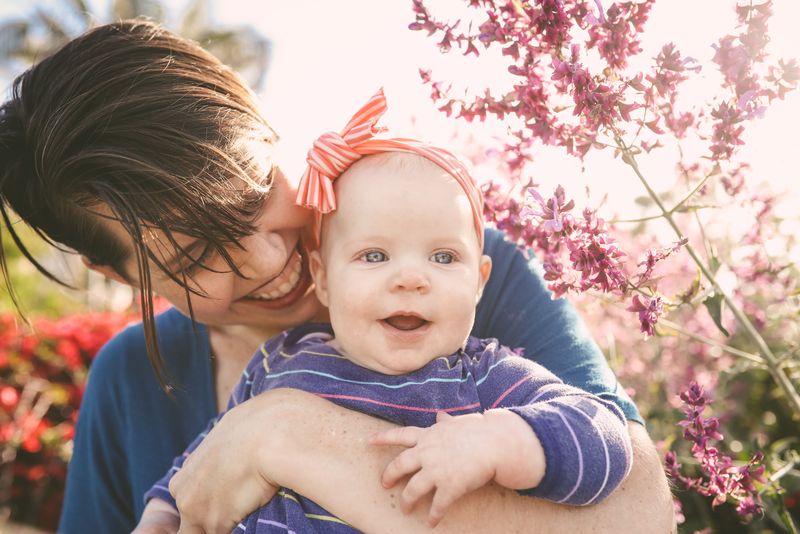 Sute de mame din București nu au primit indemnizația pentru concediul postnatal