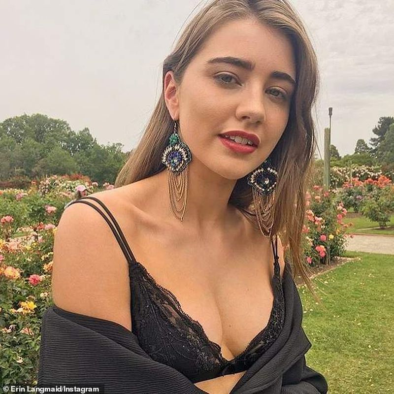 Povestea șocantă a unui fotomodel. La 23 de ani, a născut în 10 minute pe podea