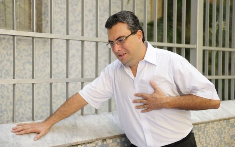 Cum să faci față unui atac de cord? Pași esențiali care îți pot salva viața