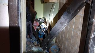 Explozie într-un bloc de garsoniere din Tulcea. Au fost afectate 56 de garsoniere şi 6 autoturisme