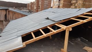 Vântul puternic a făcut ravagii în țară 