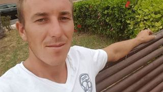 Un tânăr de 32 de ani din Timiș și-a ucis nașul copilului pentru că îi făcea curte soției