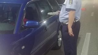 Doi şoferi au fost prinşi drogaţi la volan: unul consumase cocaină, iar celălalt metamfetamină şi cannabis