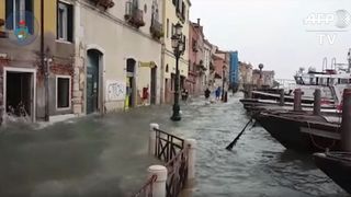 Nivelul de alertă meteorologică a fost scăzut uşor la Veneţia, de la "roşu" la "portocaliu"