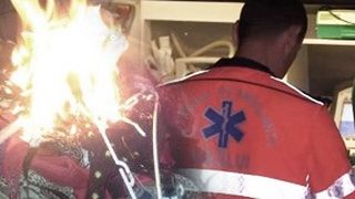 VIDEO | Un copil de trei ani, ars de rufele puse la uscat pe sobă, plimbat între trei spitale