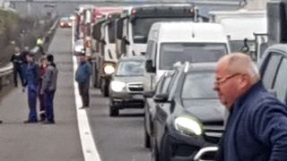 Trafic blocat pe A3: O mașină a luat foc