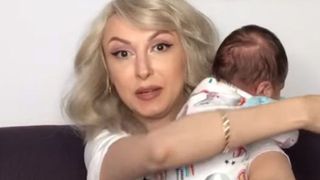 Andreea Bălan, &icirc;n stare de șoc! Fiica ei, internată &icirc;n stare gravă la spital: &rdquo;A &icirc;nghițit ceva și a leșinat&rdquo;