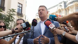 Klaus Iohannis participă marţi la dezbaterea organizată de echipa sa de campanie