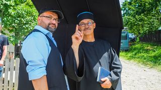 Preotul care și-a făcut debutul &icirc;n televiziune la 56 de ani! Vasile Panț&icirc;ru &icirc;l interpretează memorabil pe părintele Vasile, &icirc;n serialul &bdquo;Moldovenii&rdquo;, de la Kanal D!