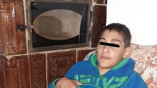 Clipe de panică pentru &bdquo;Micul Hercule&rdquo; după ce fratele său mai mic a fost operat de urgență