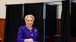 Ce studii are de fapt Viorica Dăncilă și ce note a luat în facultate!  Adevăratul motiv pentru care a șocat că nu a știut formula pentru aria cercului