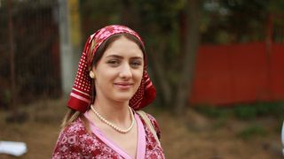 La mulți ani, Aurica! Actrița din serialul &bdquo;Moldovenii&rdquo; &icirc;mplinește astăzi 24 de ani! Petrecere moldovenească, alături de iubit, prieteni și colegii din serialul de comedie de la Kanal D