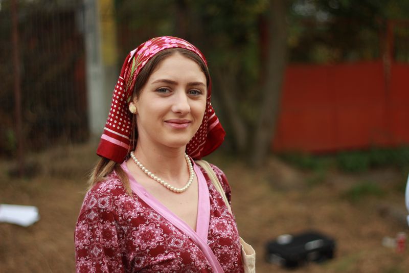 La mulți ani, Aurica! Actrița din serialul „Moldovenii” împlinește astăzi 24 de ani! Petrecere moldovenească, alături de iubit, prieteni și colegii din serialul de comedie de la Kanal D