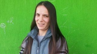 Povestea de viață a Crinei, fata care a trăit pe stradă, iar acum a murit intoxicată &icirc;n casă